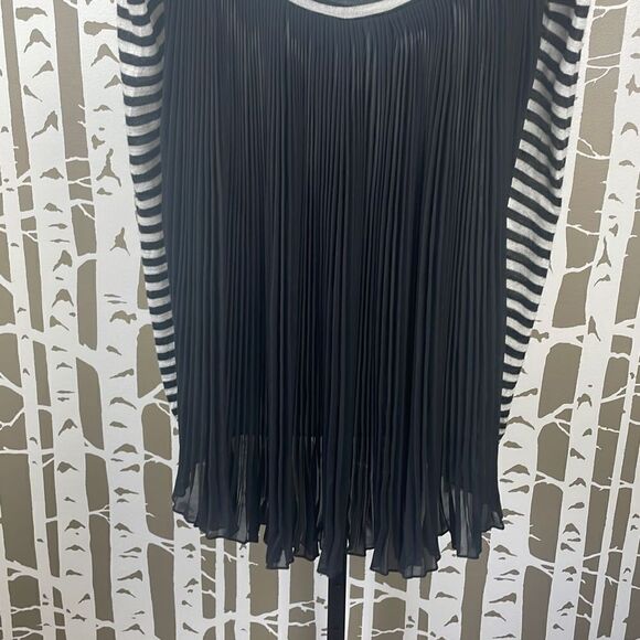 J&M Black & White Striped Sweater Sheer Pleated Back sz 42 - Picture 7 of 9
